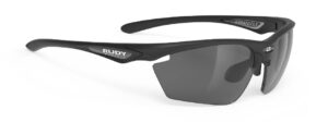 משקפי שמש רודי פרוג'קט RUDY PROJECT דגם סטרטופלי STRATOFLY מק"ט SP231006 . מסגרת בצבע שחור מט ועדשות אפורות.