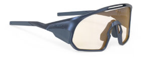 משקפי שמש דגם סטארגייז של רודי פרוג'קט STARGAZE SQ057907- 0000 מסגרת בצבע כחול מט ועדשות מתכהות משקוף לגוון חום ImpactX Photochromic Laser Amber